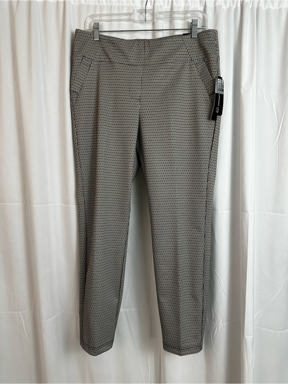 Soho Apparel Black, Gold & White Houndstooth Tailored Stretch Pants, size L.